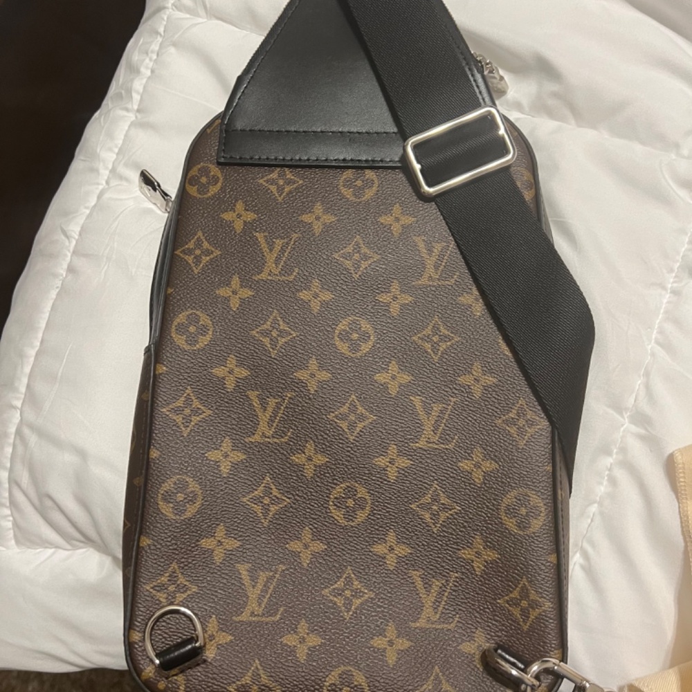 *****AUTHENTIC ****Avenue Slingbag NM Louis Vuitton - Picture 4 of 6
